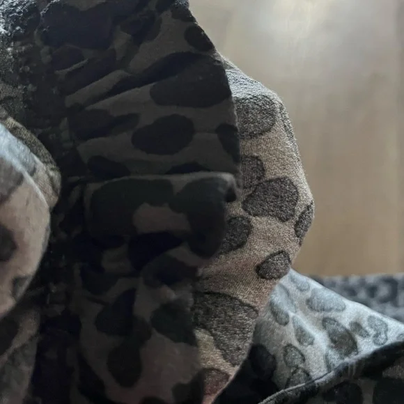 Torrid Leopard Print Ruched Sleeve Crepe Keyhole Back Blouse Size 5X - Picture 7 of 11